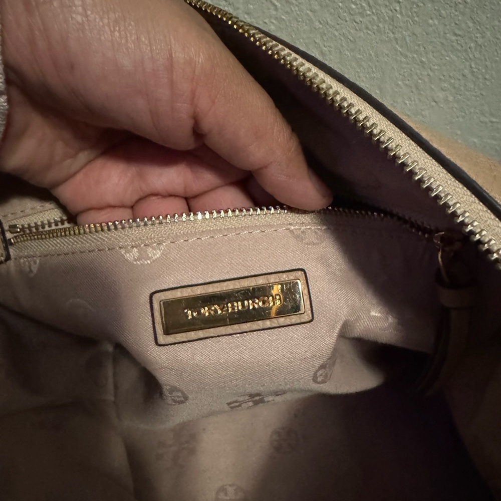 Tory Burch Tan Shoulder Bag with Elegant Design